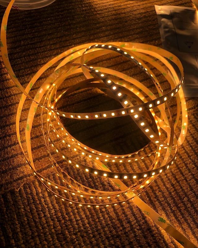تصنيف IP20 إضاءة تزيين المناظر الطبيعية 5m 10m 12v 24v 220v Rgbw Cob Light Strip