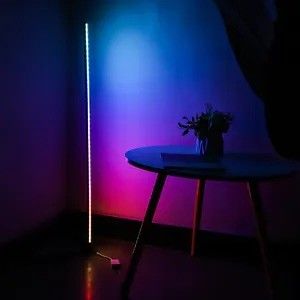 تطبيق Atmosphere Wifi المخصص ومصباح أرضية LED بالتحكم عن بعد لغرفة نوم المنزل الذكي